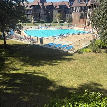 L'instant - F2 Avec Piscine - Du Golf