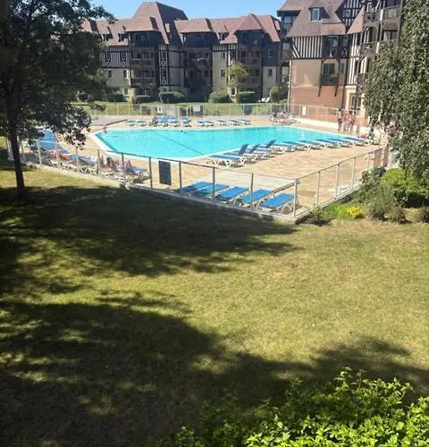 L'instant - F2 Avec Piscine - Du Golf